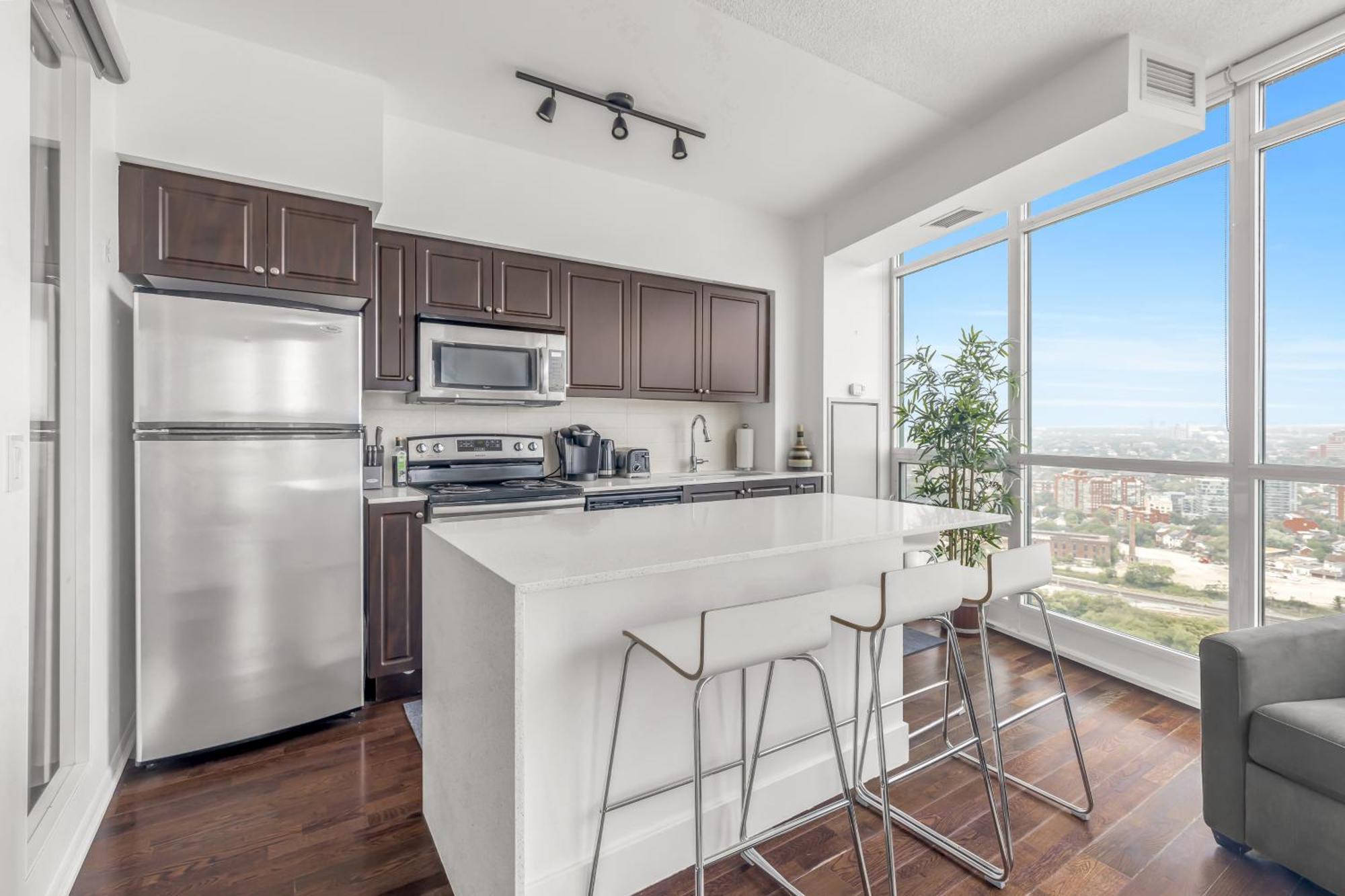 2 Bedroom Waterfront Condo Downtown W/ Free Parking Торонто Экстерьер фото