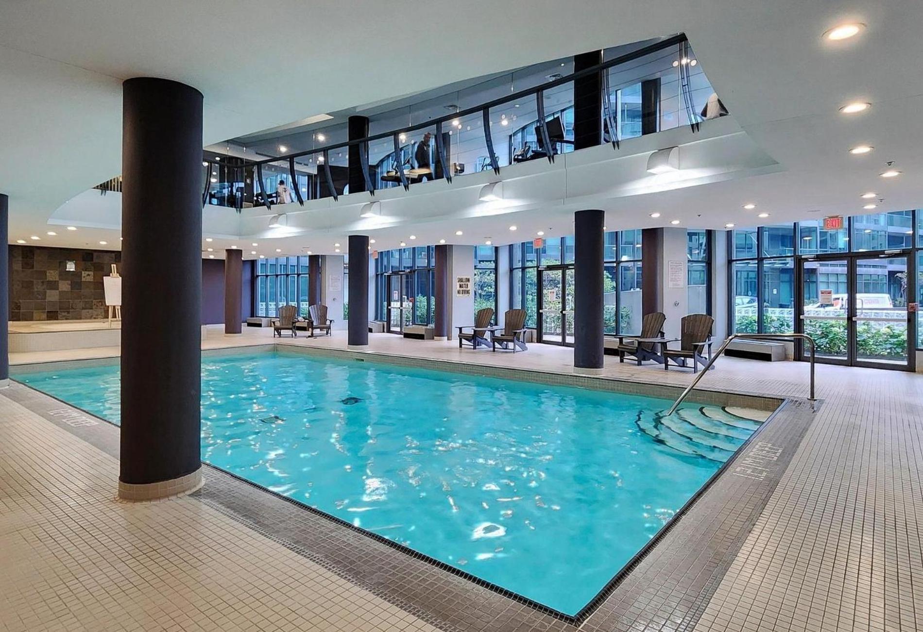2 Bedroom Waterfront Condo Downtown W/ Free Parking Торонто Экстерьер фото