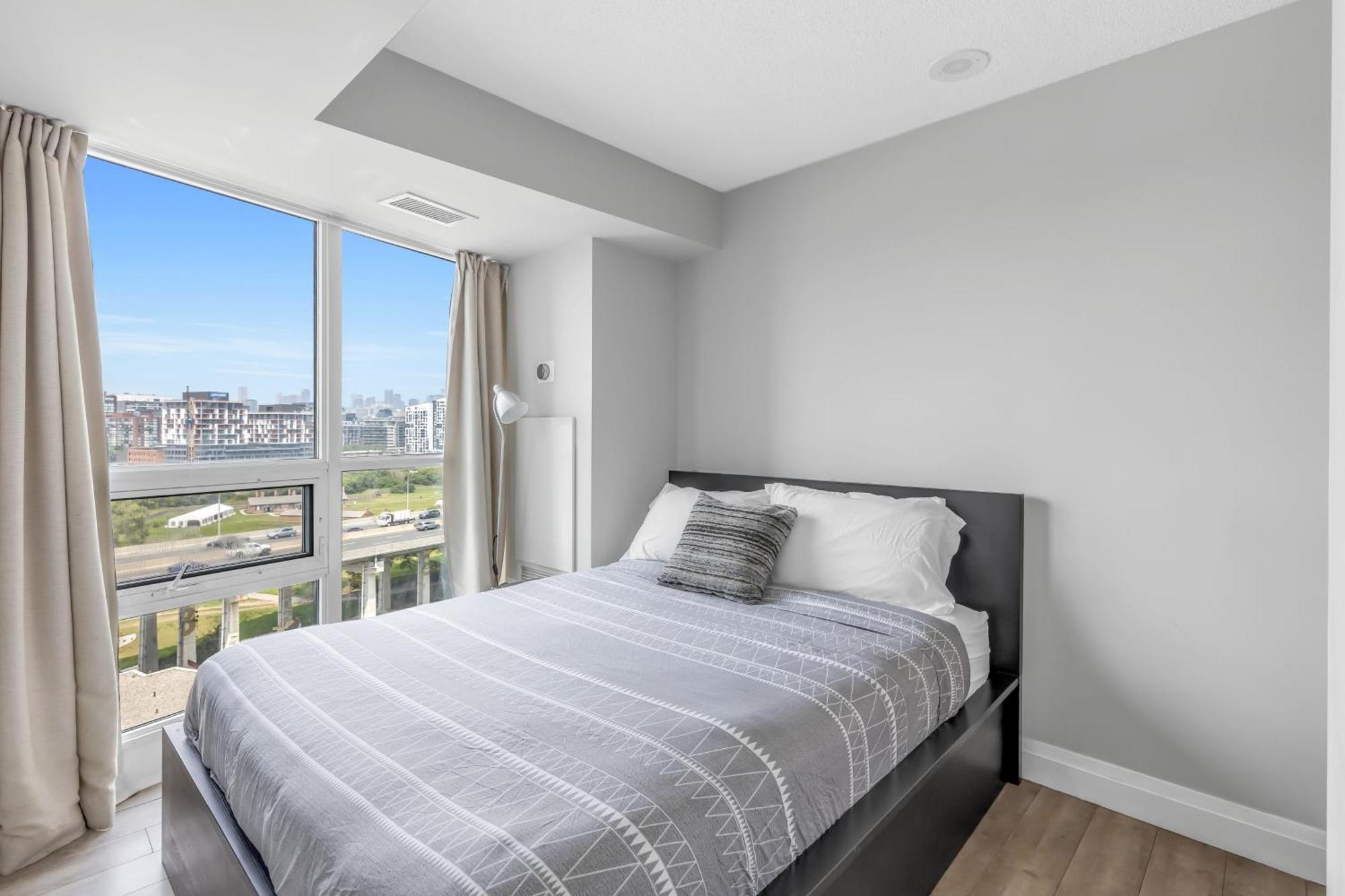 2 Bedroom Waterfront Condo Downtown W/ Free Parking Торонто Экстерьер фото